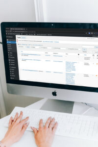 Woman overwhelmed by website tech